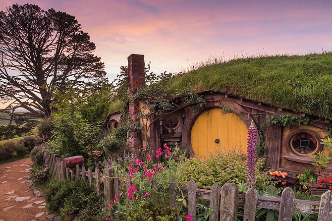Hobbiton & Waitomo Caves Small-Group Tour W Lunch from Auckland - The day at a glance