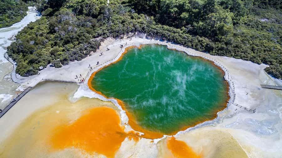 Hobbiton, Waitomo, Rotorua & Taupo 2-Day Tour from Auckland - Huka Falls and Lake Taupo
