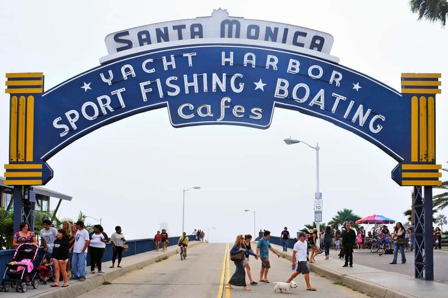 Hollywood, Beverly Hills, Santa Monica, Venice Beach Tour. - A full day built around famous Los Angeles sights