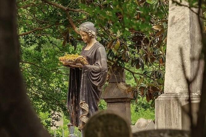 Hollywood Cemetery Hills and History - Seeing the cemetery as an outdoor museum