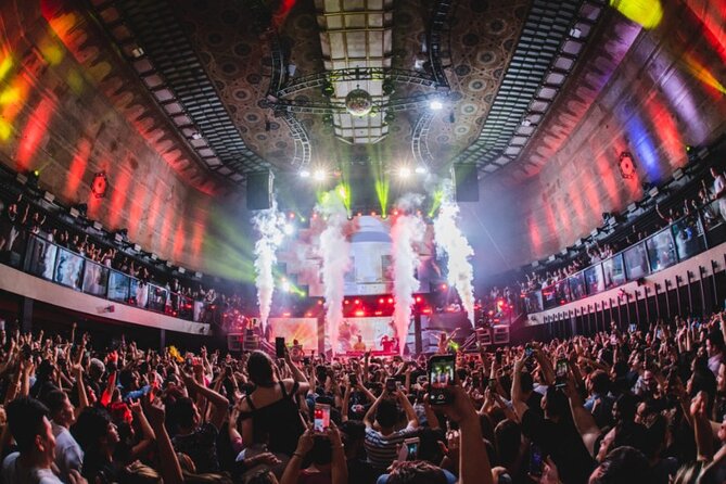 Hollywood Club Crawl in Los Angeles - The four-hour estimate needs a little caution