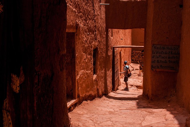 Hollywood of Morocco: 1 Day Trip to Ouarzazate and Ait Benhaddou - What the pickup and group experience may be like