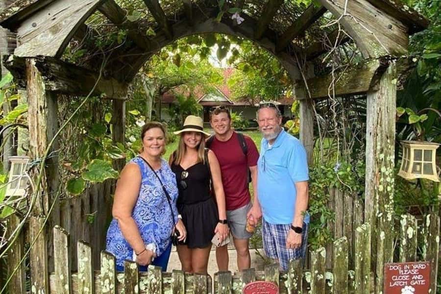 Honolulu - Exclusive Hawaii Five-0 TV Show Tour with Snacks - Snacks, ocean views, and a slower pace