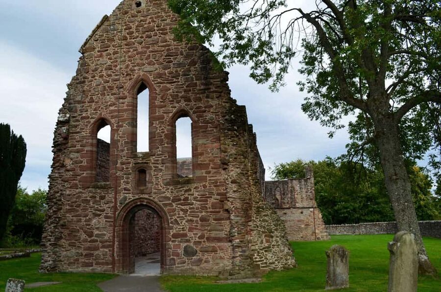 Inverness: Loch Ness, Outlander & Whisky Distillery - Guides, buses, and the shape of the day