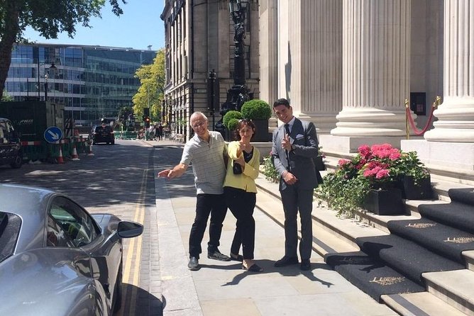 James Bond Filming Locations: Private Black Cab Tour in London - The opening walk: National Gallery, Somerset House, and central London