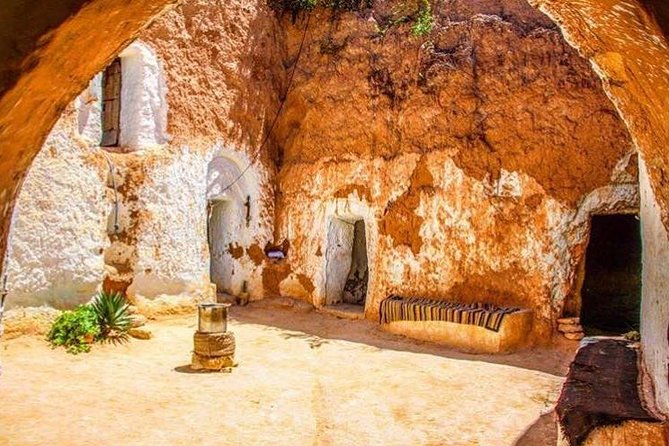 Legends Berbers & Adventure Star Wars The Secret of the Wren - A family lunch inside a real troglodyte home