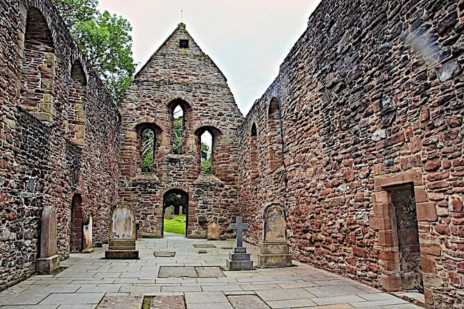 Loch Ness , Outlander , Inverness Castle , Clava and Culloden - Why this private Invergordon tour works well