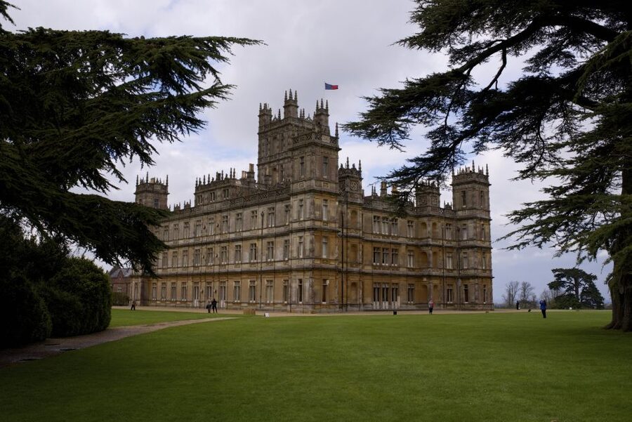 London: Downton Abbey, Cotswolds, and Highclere Castle Tour - Shilton and Bates’s Red Lion connection