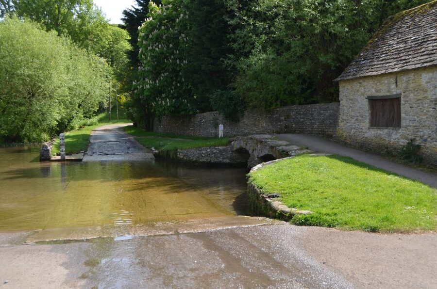 London: Downton Abbey Countryside Black Taxi VIP Tour - The Oxfordshire village scenes