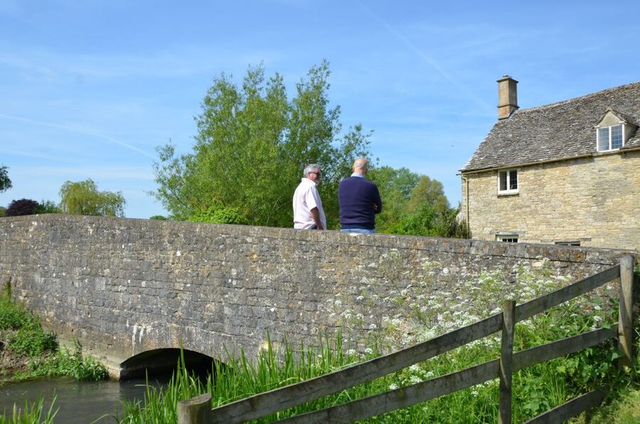 London: Downton Abbey Countryside Black Taxi VIP Tour - Crossing the countryside to Highclere