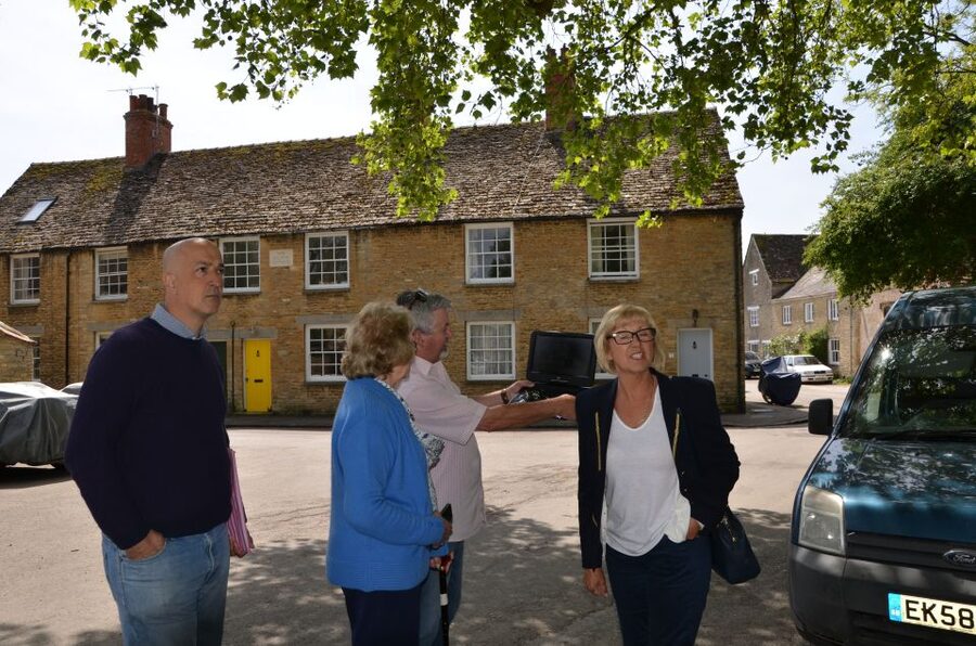 London: Downton Abbey Countryside Black Taxi VIP Tour - Price, group size, and overall value