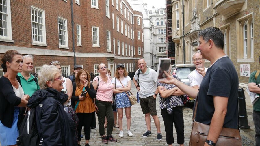 London: Downton Abbey Guided Walking Tour - The Crawleys’ London residence