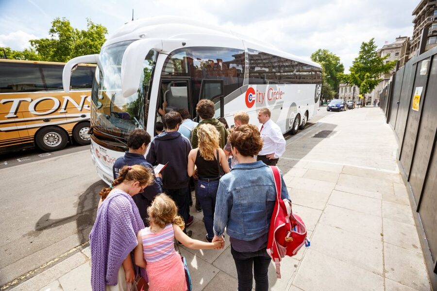 London: Guided Harry Potter Bus Tour of Locations - The quiz keeps Harry Potter fans involved