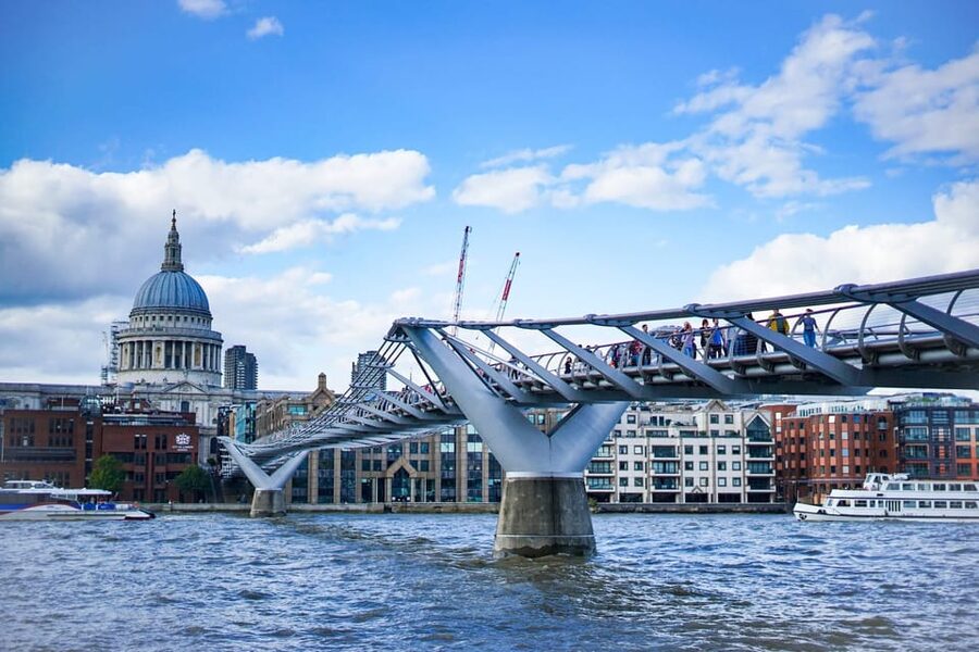 London: Guided Thames Cruise and Harry Potter Walking Tour - Southwark and London Bridge