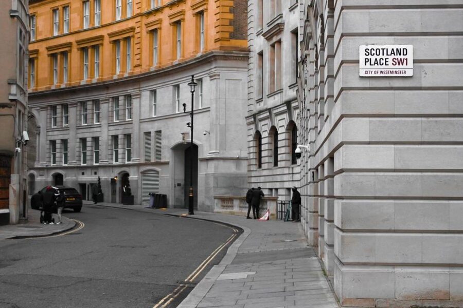 London: Harry Potter Filming Locations Sightseeing Tour - Ending at Borough Market and the Leaky Cauldron