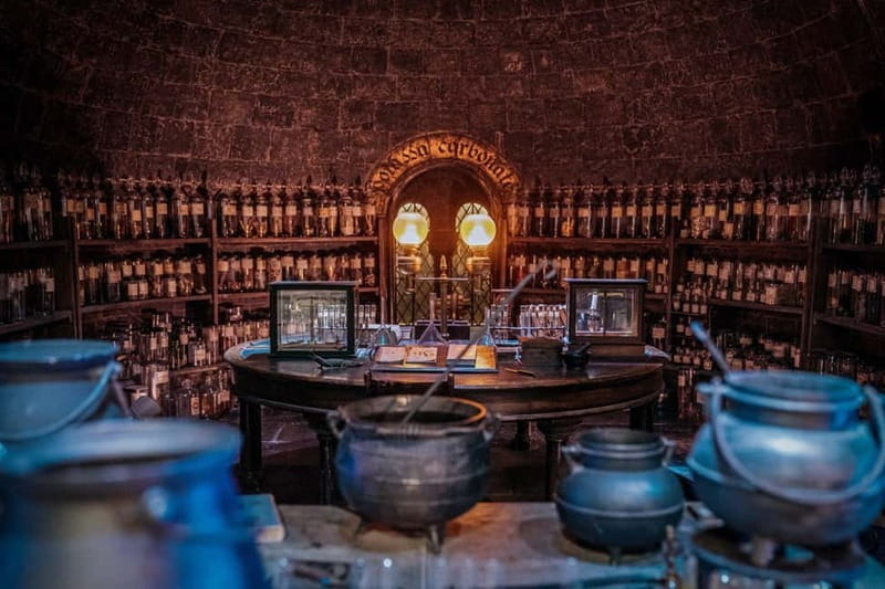 London: Harry Potter™ Studio Tour London & 4-Star Hotel Stay - The Transport Question You Need to Solve