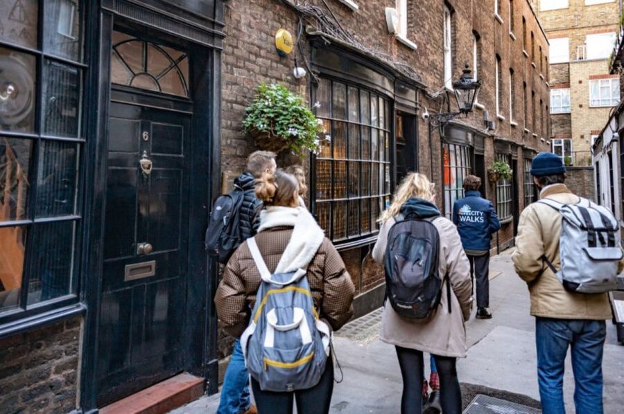 London: Harry Potter Walk, Hop-on Hop-off Bus Tour & Cruise - Taking the Thames cruise from Westminster to Tower Pier