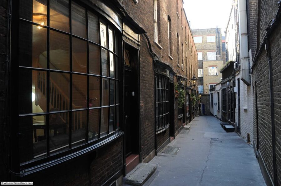 London: Harry Potter Walking Tour and Tower Bridge Ticket - Starting at King’s Cross and Platform 9 ¾