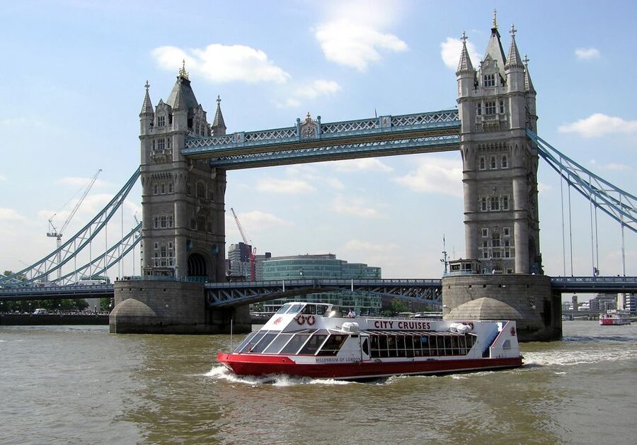 London: Harry Potter Walking Tour and Tower of London Entry - Southwark and the route toward London Bridge