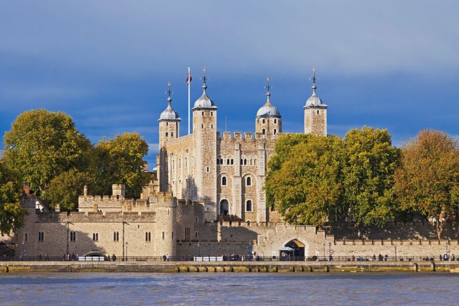 London: Harry Potter Walking Tour and Tower of London Entry - Starting at Platform 9 ¾ in King’s Cross