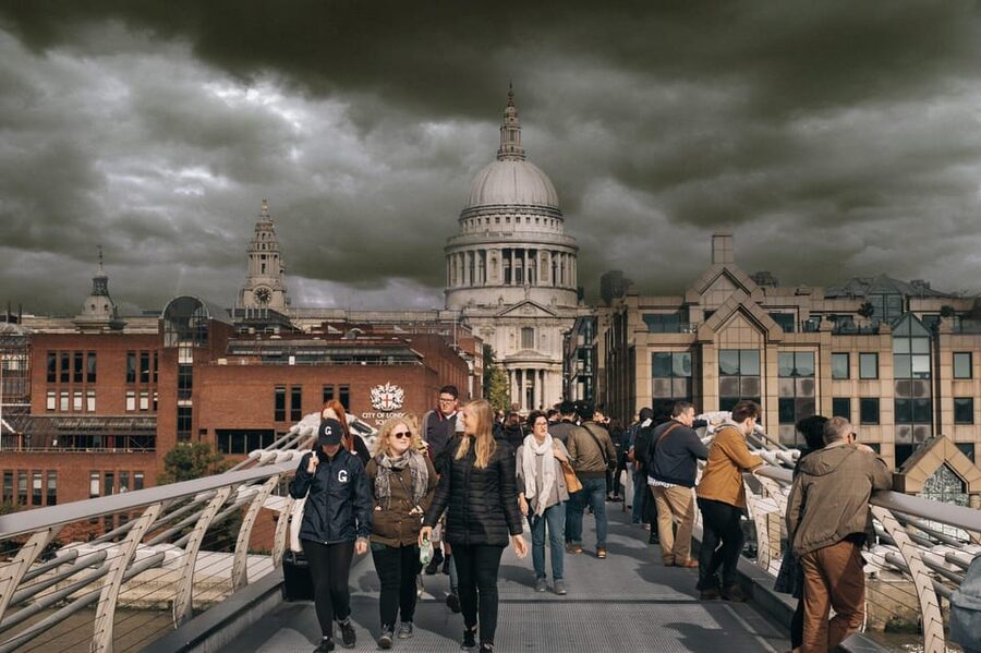 London: Harry Potter Walking Tour in German - Shakespeare’s Globe and the river crossing