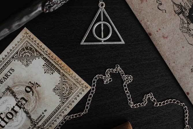 London: Harry Potter Walking Tour with Platform 9 3/4 - The Palace Theatre and Harry Potter and the Cursed Child
