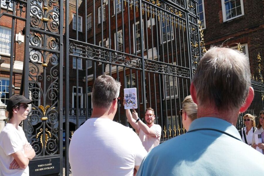 London: James Bond Filming Locations Bus Tour - GoldenEye’s St Petersburg Square