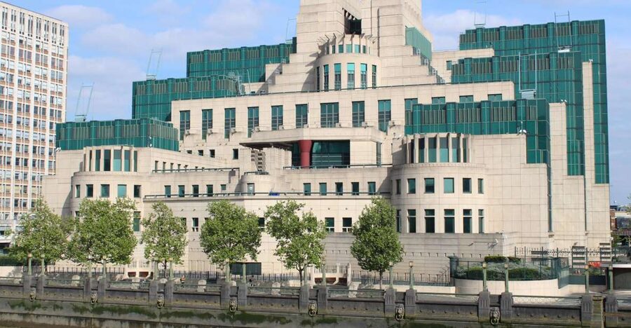 London: James Bond Filming Locations Bus Tour - No Time to Die and the newer Bond locations