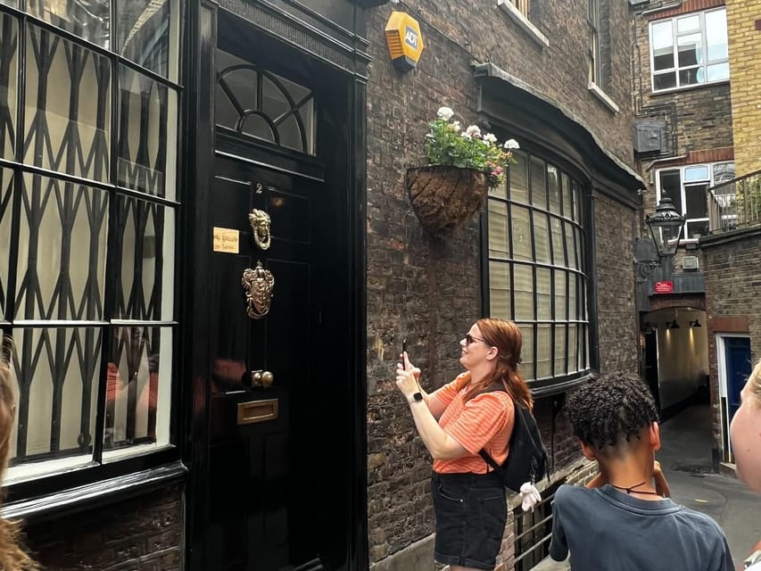 London: Private Family Harry Potter Movie Locations & Cruise - What the private format changes