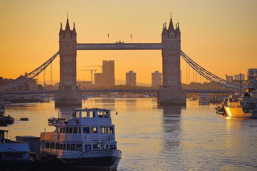 London: Private Family Harry Potter Movie Locations & Cruise - Westminster, then south to Borough Market
