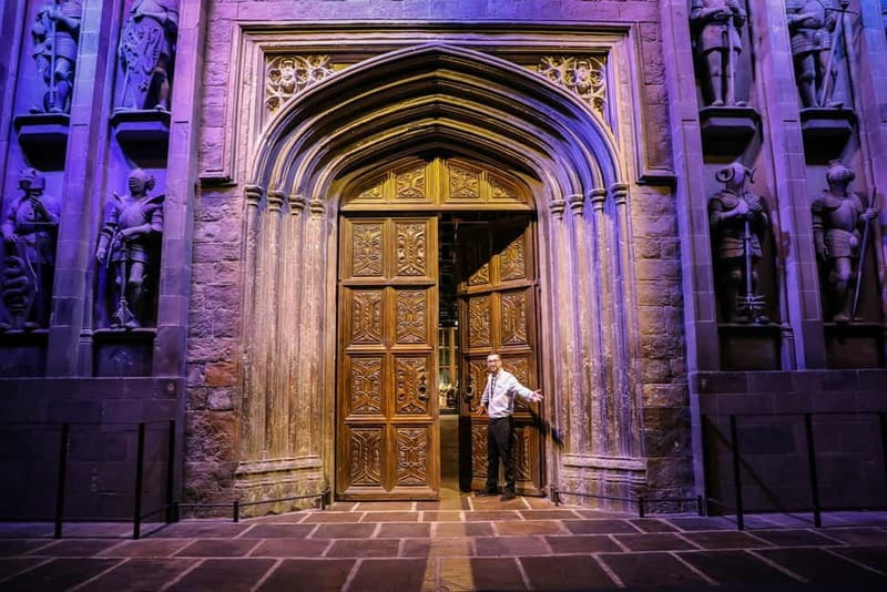 London: Warner Bros. Studio Harry Potter Tour & Branded Bus - Food, Butterbeer, and the halfway pause