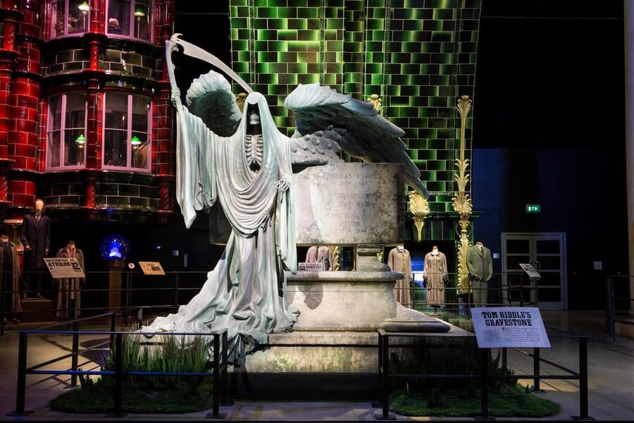 London: Warner Bros. Studio Harry Potter Tour with Transfers - Costumes, props, and the craft behind the films