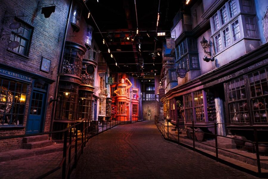 London: Warner Bros. Studio Tour and River Thames Cruise - The Great Hall, Platform 9 and 3/4, and Diagon Alley