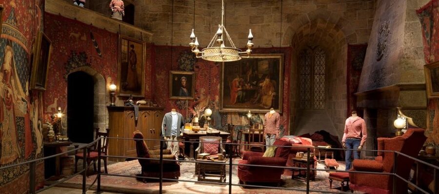 London: Warner Bros. Studio Tour with Hotel Pickup - Getting from London to Leavesden in a small vehicle