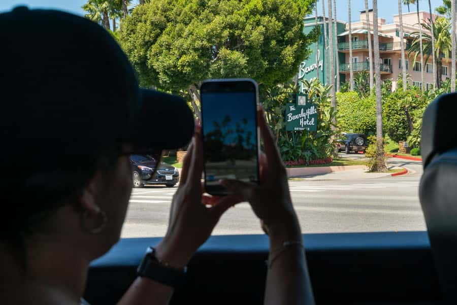 Los Angeles: Celebrity Homes and Hollywood Open-Air Bus Tour - The Beverly Hills sign stop