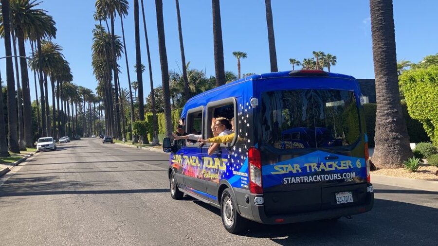 Los Angeles: Hollywood and Beverly Hills Guided Bus Tour - What the guides add to the ride