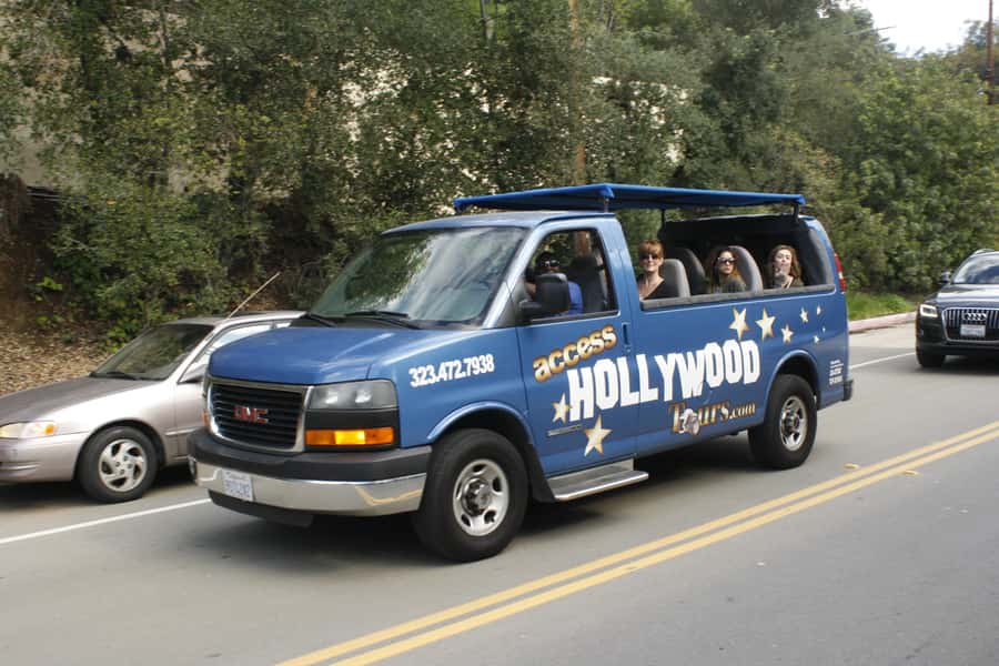 Los Angeles: Hollywood Tour & Celebrity Homes - The Beverly Hills Sign and a 15-minute photo stop