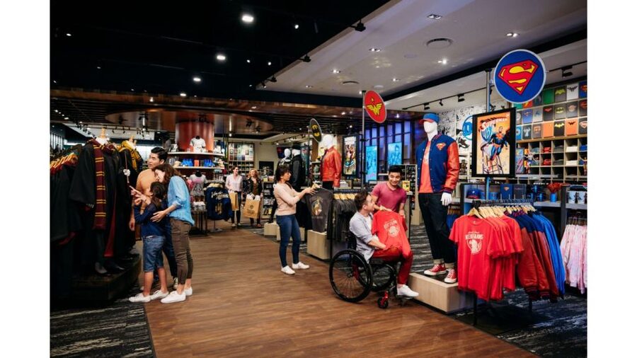 Los Angeles: Warner Bros. Studio Tour Hollywood - The first hour: a guided ride through the backlot