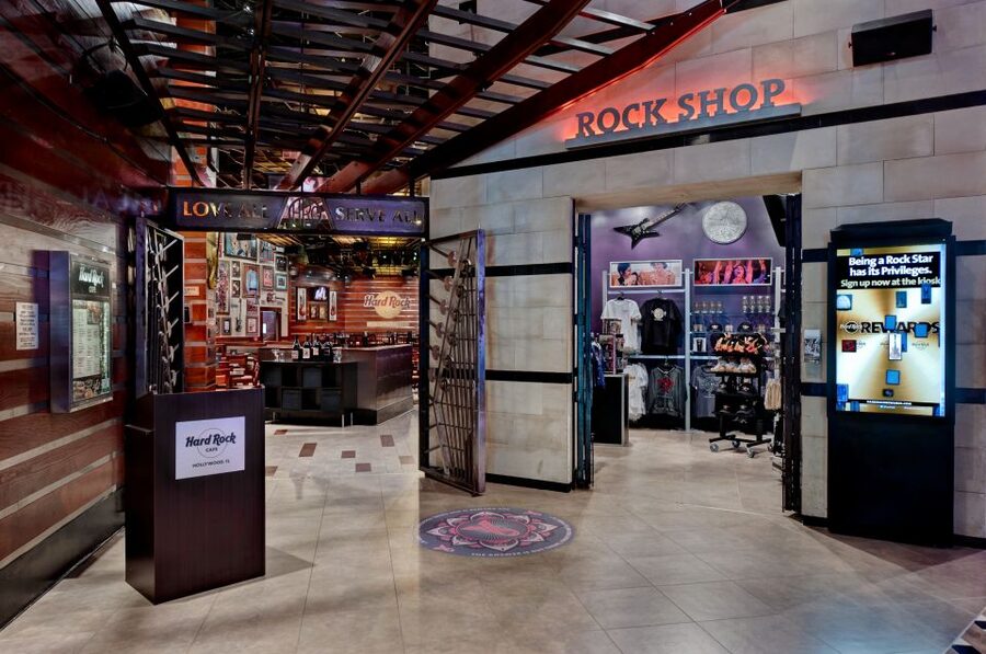 Meal at the Hard Rock Cafe Hollywood Florida - What arrives from the kitchen