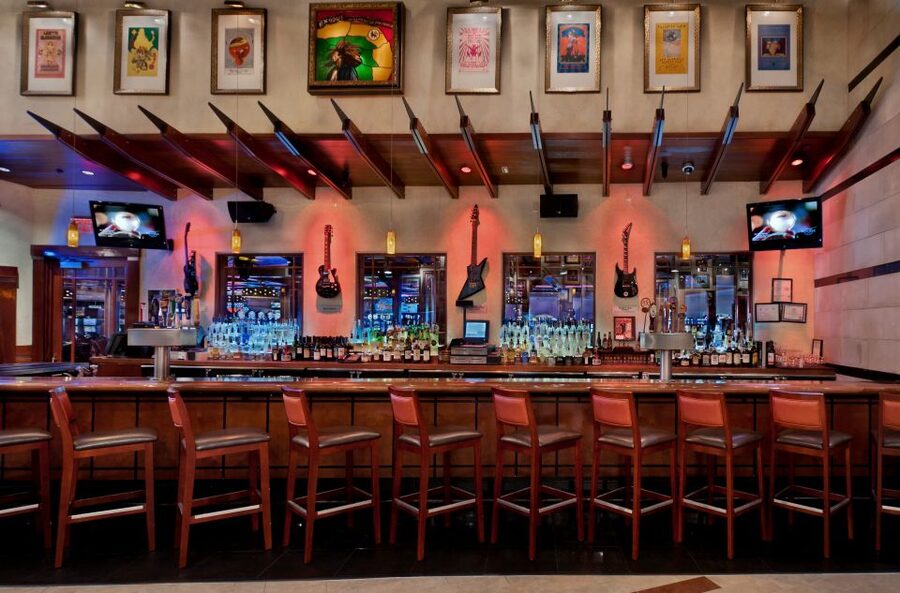 Meal at the Hard Rock Cafe Hollywood Florida - Choosing between Acoustic Rock and Electric Rock