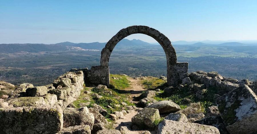 Monsanto (TV Game of Thrones): Private Day Tour from Lisbon - Lunch in Monsanto, with time built into the day