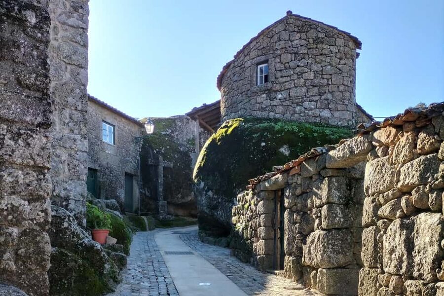 Monsanto (TV Game of Thrones): Private Day Tour from Lisbon - Almourol Castle on the Tagus River