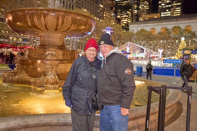 New York City Holiday Movie Sites and Lights Bus Tour - Guides, movie clips, and the human factor