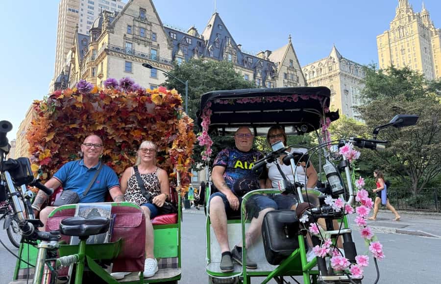 New York City: Home Alone 2 Movie Locations Pedicab Tour - Rockefeller Center and the Christmas tree finale