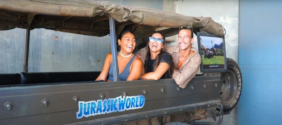 Oahu: Kualoa Jurassic Movie Set Adventure Tour - Props, memorabilia, and movie connections