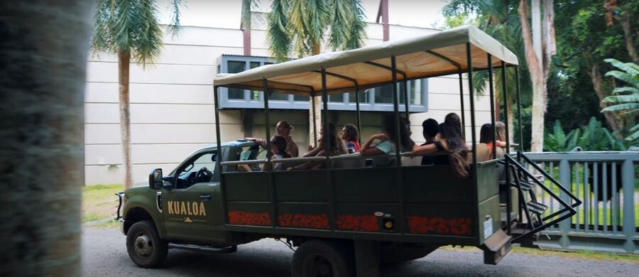 Oahu: Kualoa Jurassic Movie Set Adventure Tour - Kualoa Ranch views between the stops