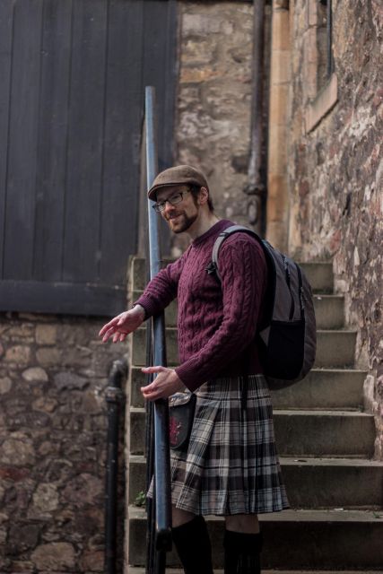 Outlander film locations and Jacobites in Edinburgh - Meeting David at the Roman Eagle Lodge area