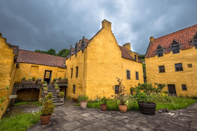 Outlander Film Locations Day Trip from Edinburgh - Falkland, television’s 1940s Inverness