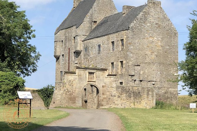 Outlander locations experience, Private Tour in a premium Minivan - Culross: Cranesmuir in a preserved village