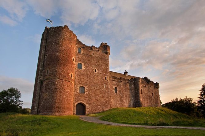 Outlander locations experience, Private Tour in a premium Minivan - Falkland: Outlander’s version of Inverness